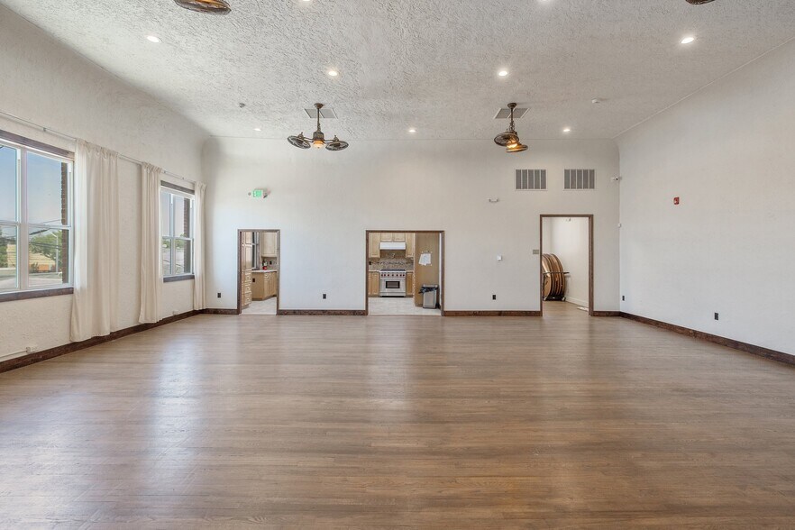 More Photos Of 128 S E St, Exeter Storefront For Sale