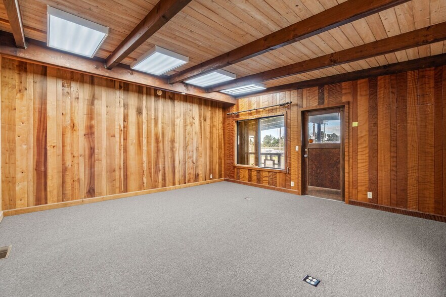 More Photos Of 4051-4061 N Highway 101, Eureka Warehouse For Sale