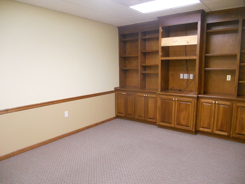 More Photos Of 30 Stonecrest Ct, Shelbyville Medical For Lease