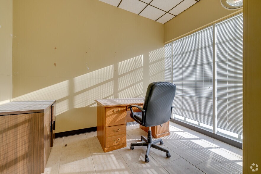 More Photos Of 1671 E 71st St, Tulsa Storefront For Sale