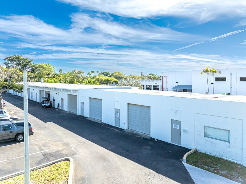More Photos Of 2413 N Federal Hwy, Delray Beach Storefront Retail Residential For Lease