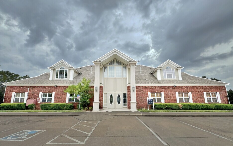 Primary Photo Of 3317 E Memorial, Edmond Office For Sale