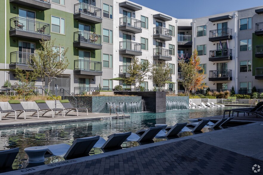 More Photos Of 305 W Commerce St, Dallas Apartments For Lease