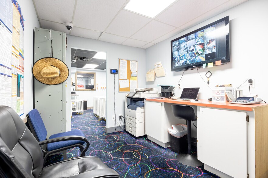 More Photos Of 357 NW Hall Of Fame Dr, Lake City Skating Rink For Sale