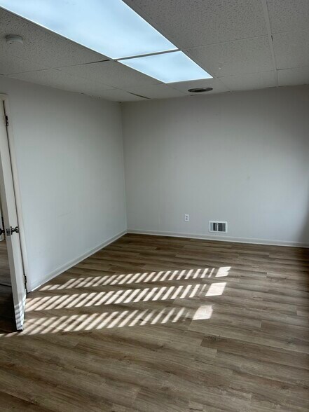 More Photos Of 2305 N Wood Ave, Roselle Medical For Sale