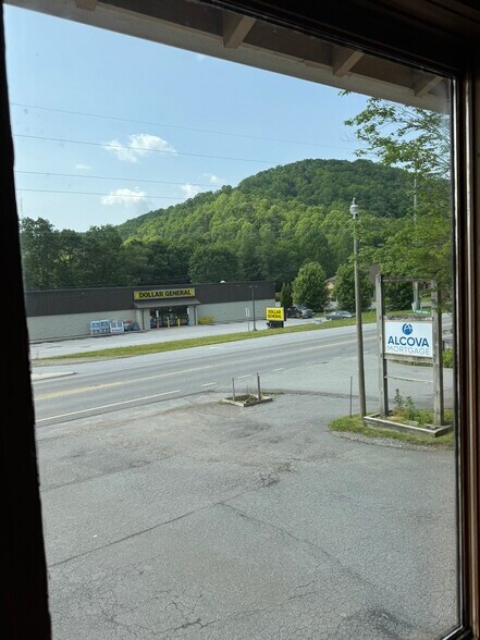 More Photos Of 8970-2 NC Highway 105 S, Boone Storefront Retail Office For Lease