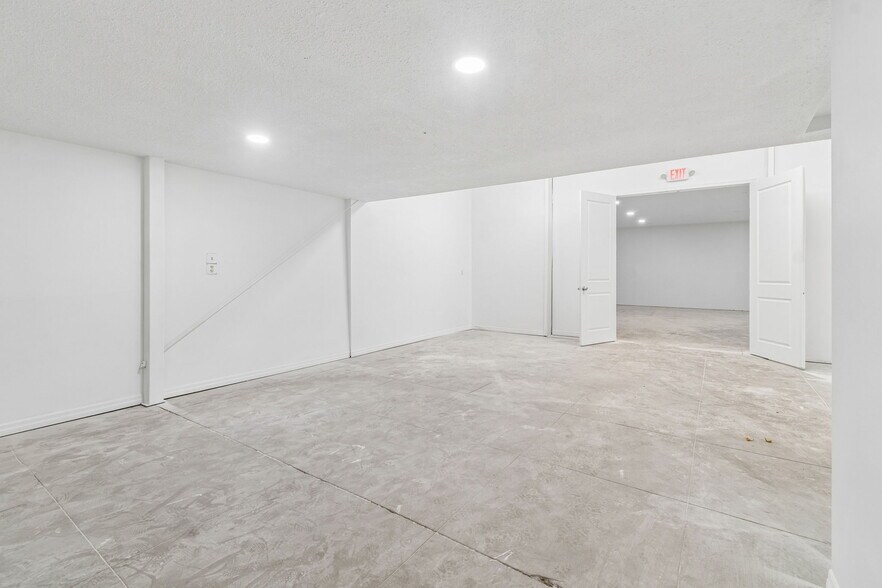 More Photos Of 1956 Kingsley Ave, Orange Park General Retail For Sale