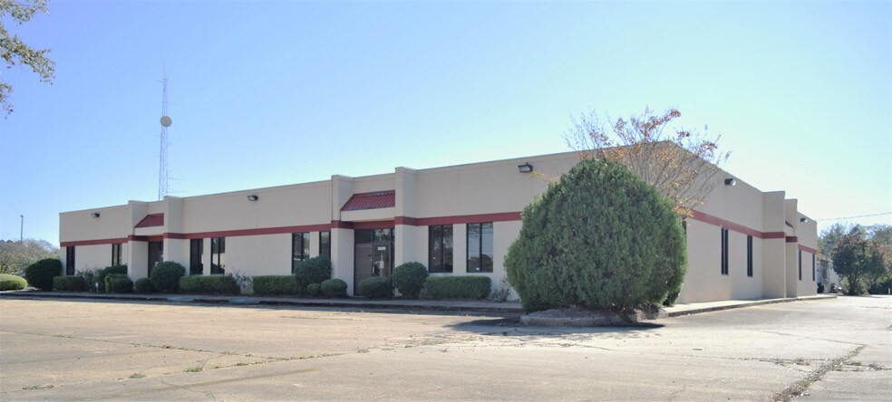 More Photos Of 5946-5950 Monticello Dr, Montgomery Flex For Lease