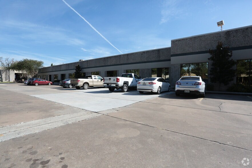 More Photos Of 4545 Pine Timbers St, Houston Unknown For Lease