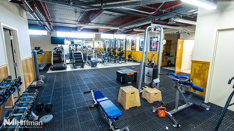 More Photos Of 2500 Lehigh Ave, Glenview Flex For Lease