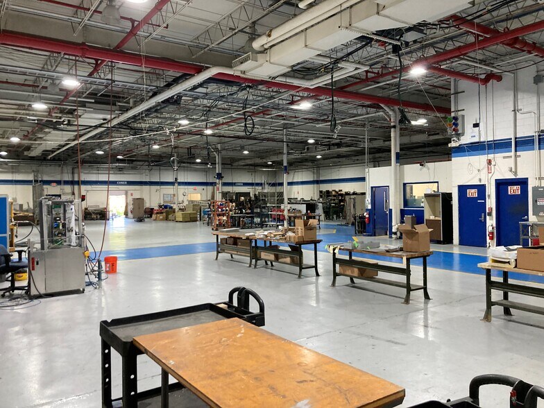 More Photos Of 30 Moffitt St, Stratford Warehouse For Lease