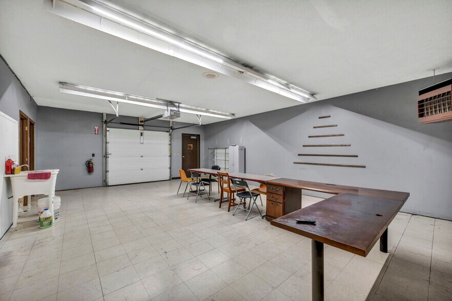 More Photos Of 215 W Bridge St, Elyria General Retail For Sale