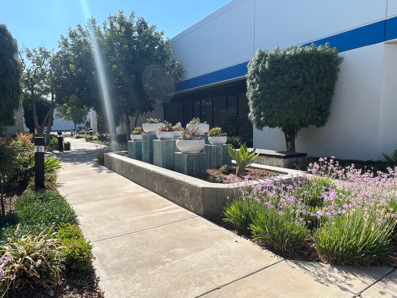 More Photos Of 5148 Commerce Ave, Moorpark Unknown For Lease