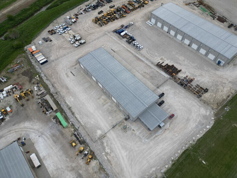 More Photos Of 3400 Old Mormon Bridge Rd, Crescent Warehouse For Lease