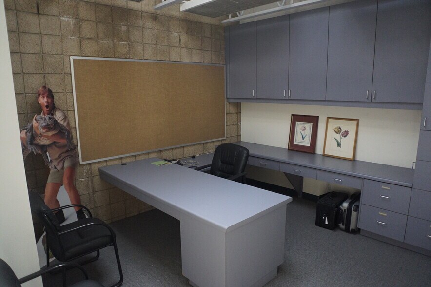 More Photos Of 15200 Mansel Ave, Lawndale Office For Lease