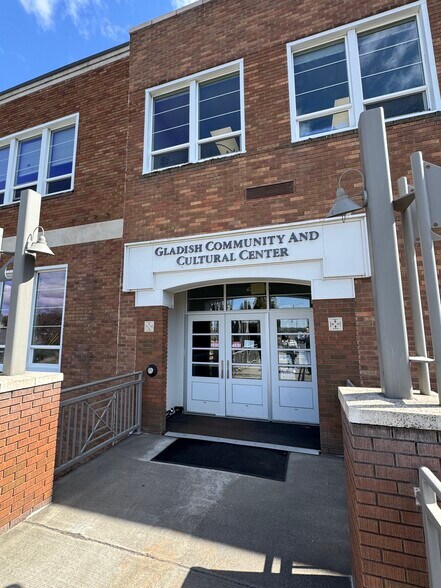 More Photos Of 115 NW State St, Pullman Loft Creative Space For Sale