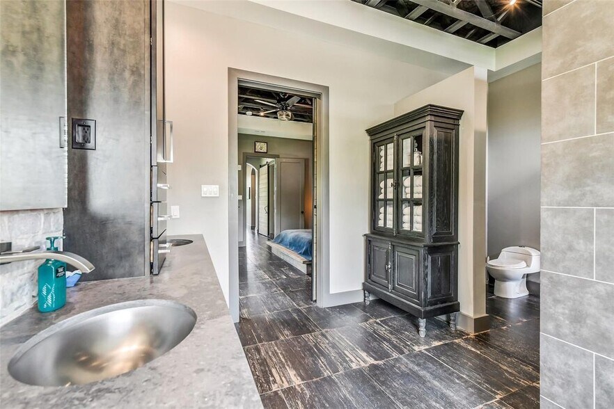 More Photos Of 316 Morningside Dr, Friendswood Loft Creative Space For Sale