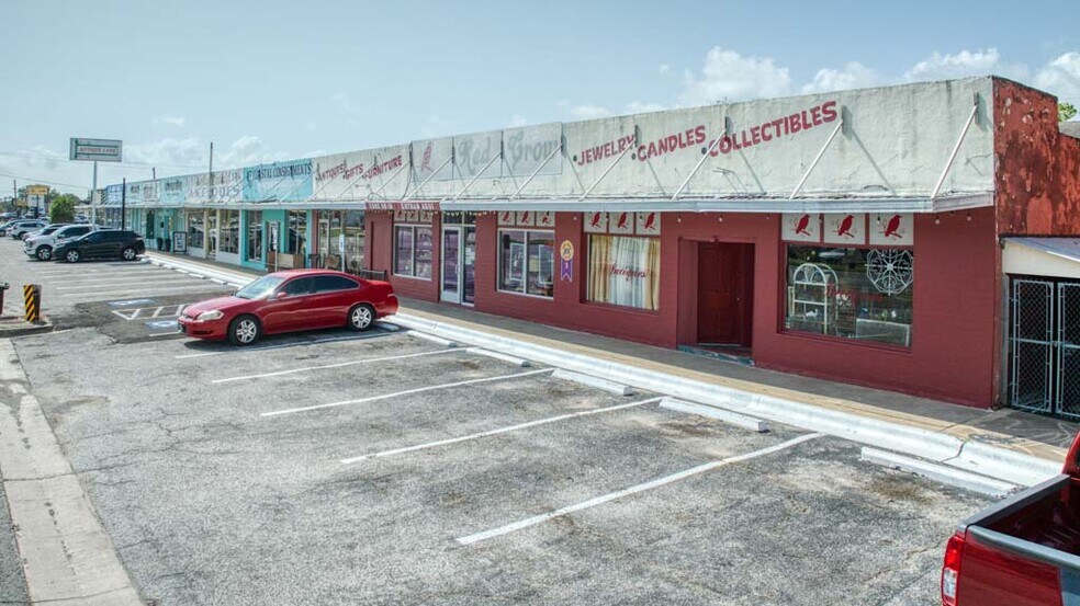 Primary Photo Of 4321-4343 S Alameda St, Corpus Christi Storefront For Sale