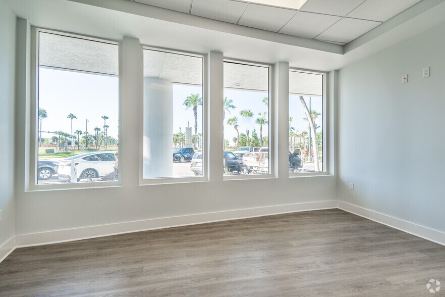 More Photos Of 1227-1239 N Gulfstream Ave, Sarasota Apartments For Lease