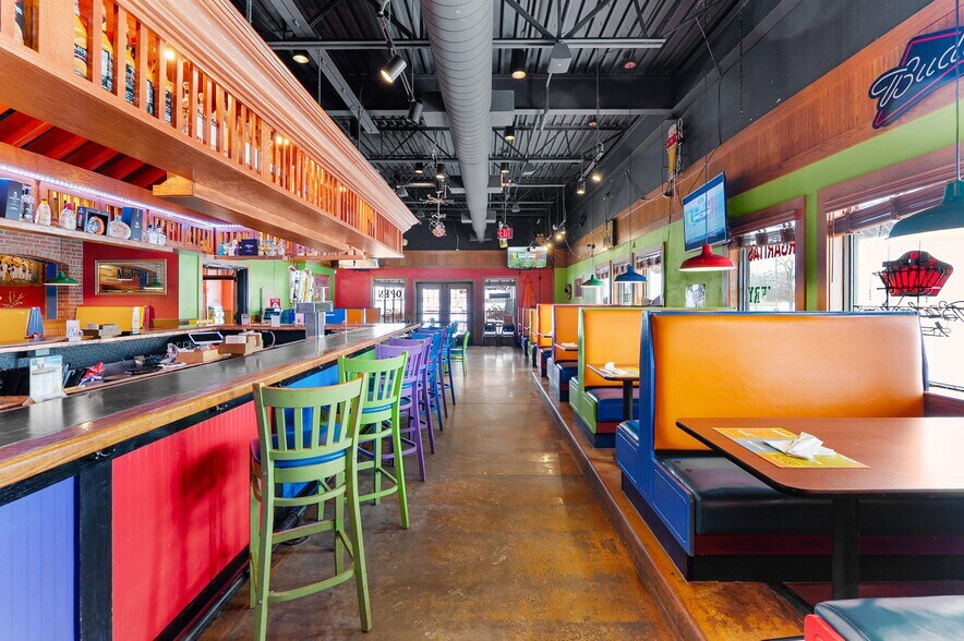 More Photos Of 850 Kepler Dr, Green Bay Restaurant For Sale