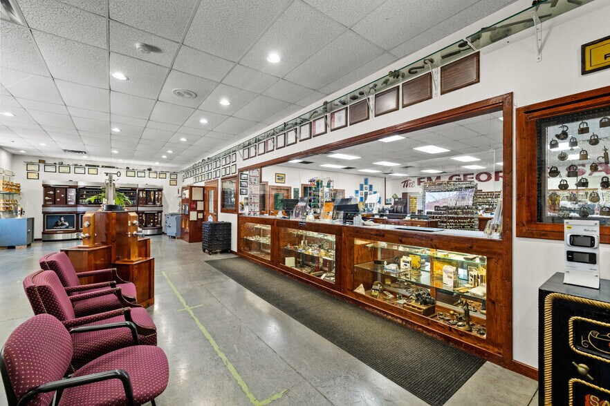 More Photos Of 622 N Central St, Knoxville General Retail For Sale