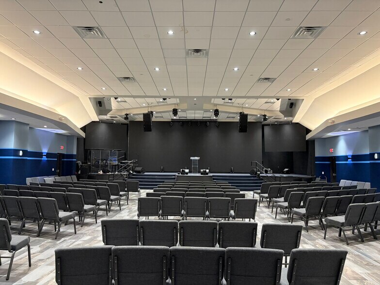 More Photos Of 12204 Sharpview Dr, Houston Religious Facility For Lease