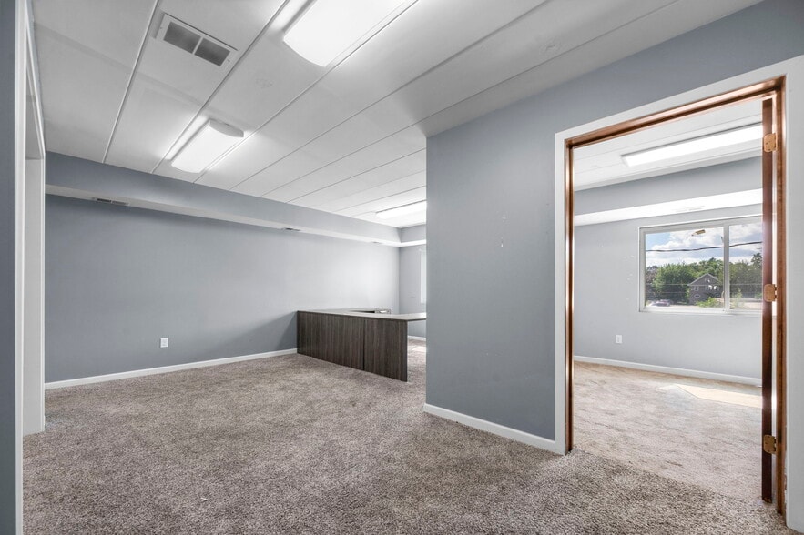 More Photos Of 735-737 Snelling Ave N, Saint Paul Storefront Retail Office For Lease
