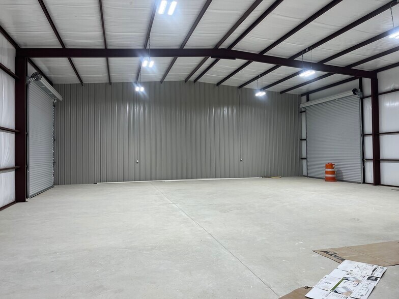 More Photos Of 9984 US Highway 87 W, La Vernia Warehouse For Lease