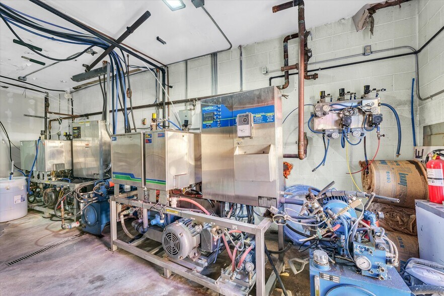 More Photos Of 501 E University Ave, Urbana Carwash For Sale