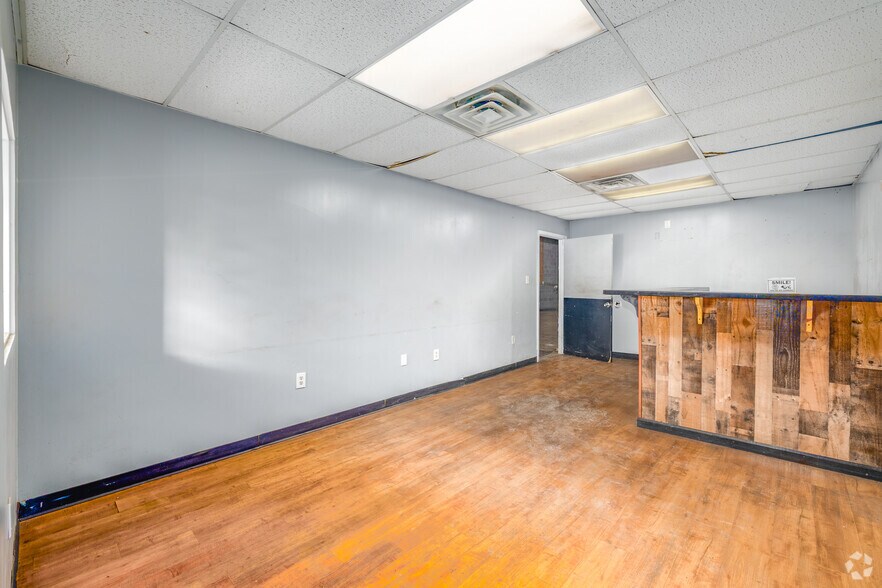 More Photos Of 6109-6127 Oakleaf Ave, Baltimore Coworking Space