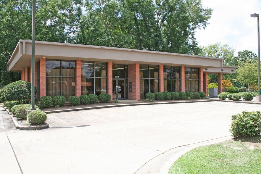 Primary Photo Of 226 E Central Ave, Petal Office For Sale