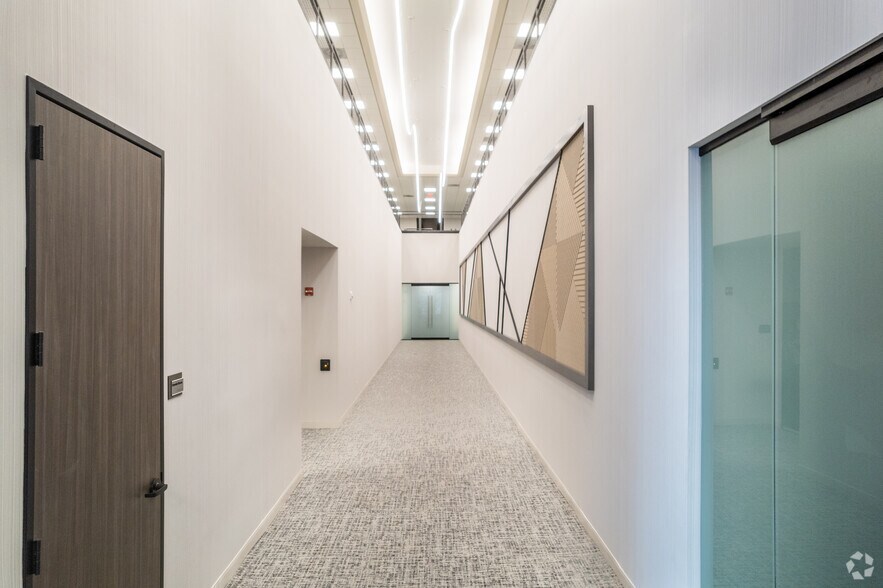 More Photos Of 3701-3801 Kirby & 2401 Portsmouth, Houston Unknown For Lease