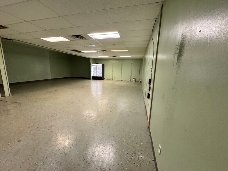 More Photos Of 421 N Gilmer Ave, Lanett General Retail For Sale