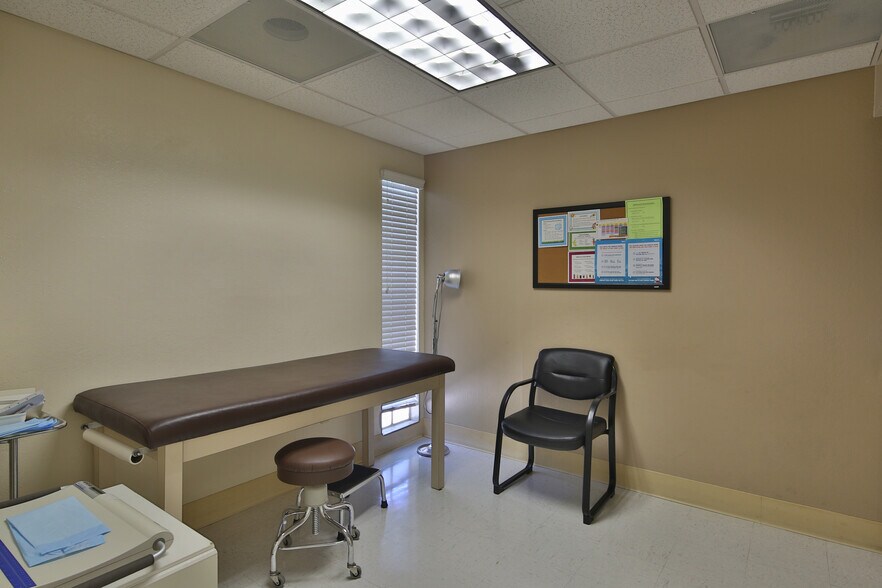 More Photos Of 23321 El Toro Rd, Lake Forest Medical For Lease