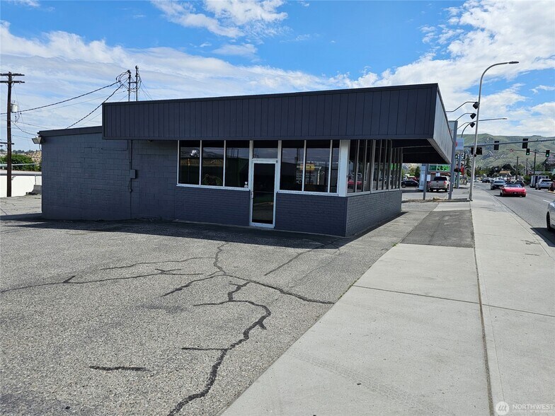 More Photos Of 849 S Mission St, Wenatchee General Retail For Sale