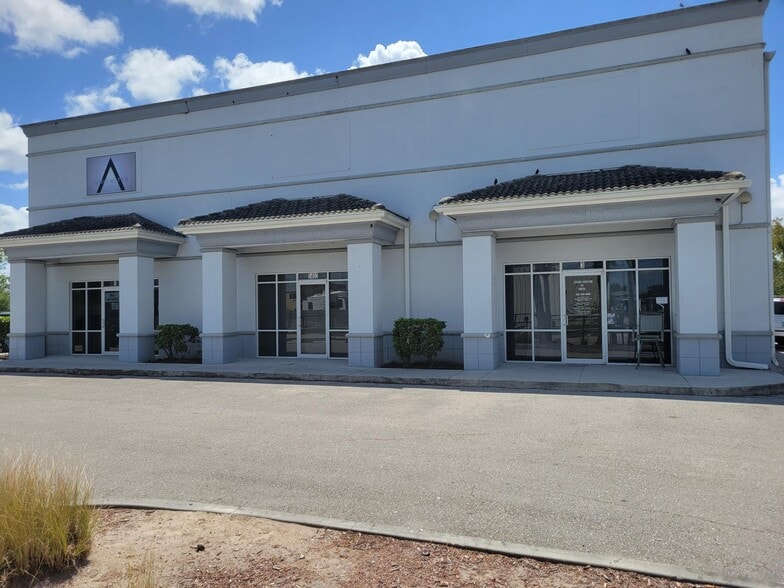 More Photos Of 5450 Lee St, Lehigh Acres Showroom For Lease