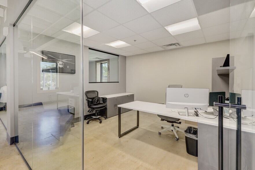 More Photos Of 556 Perry Ave, Greenville Office For Lease