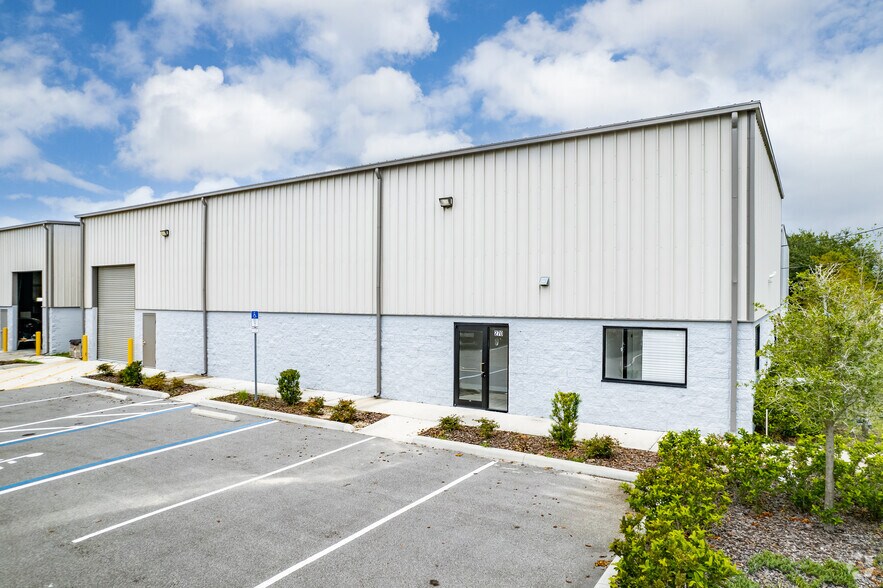 More Photos Of 260-278 Springview Commerce Dr, DeBary Unknown For Lease