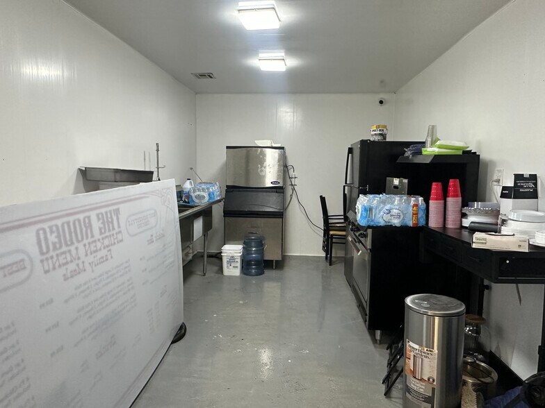More Photos Of 903 S Sioux St, Okmulgee Light Manufacturing For Sale