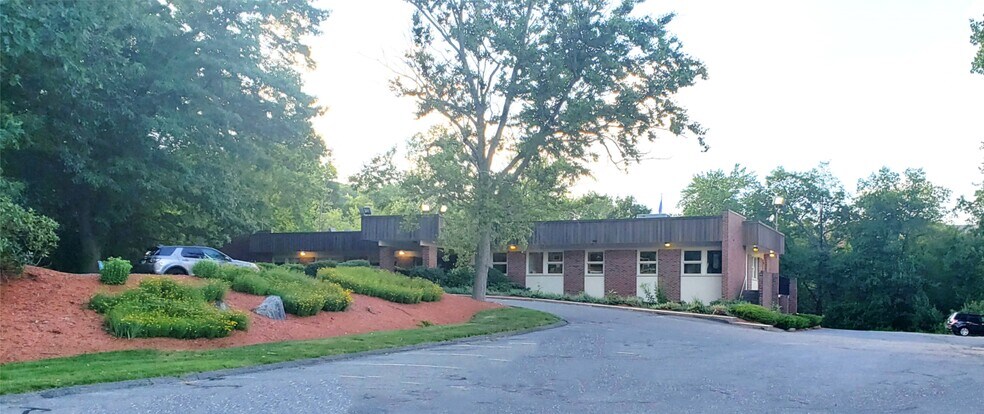 Primary Photo Of 714 Chase Pky, Waterbury Medical For Lease