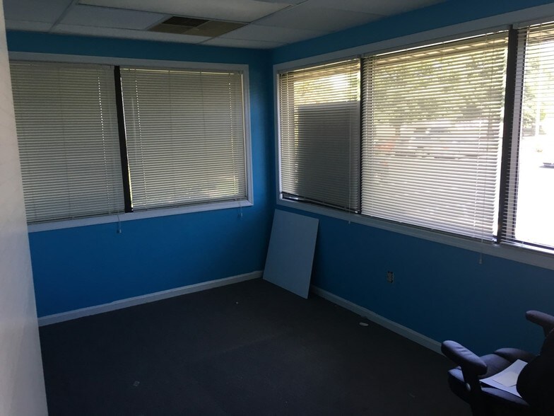 More Photos Of 838 Walker Sq, Dover Office For Sale
