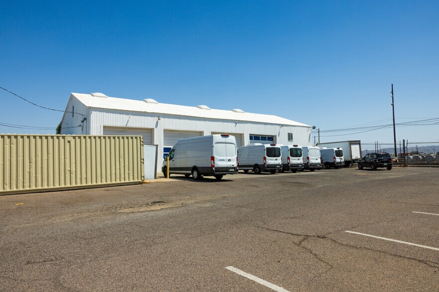 More Photos Of 811 E Jackson St, Phoenix Distribution For Sale
