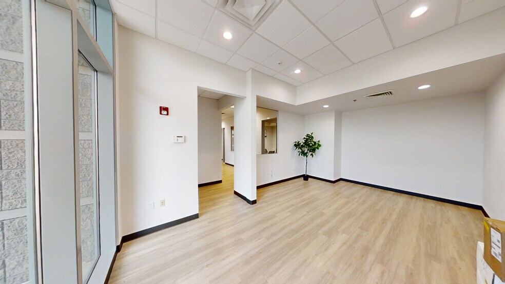 More Photos Of 14201 N 87th St, Scottsdale Office For Lease