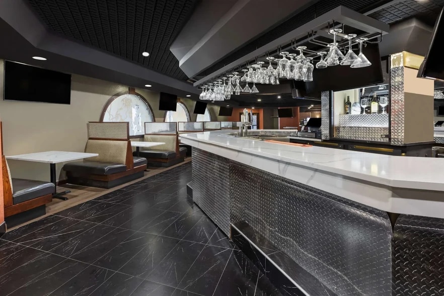 More Photos Of 2537 Rochester Ct, Troy Hotel For Sale