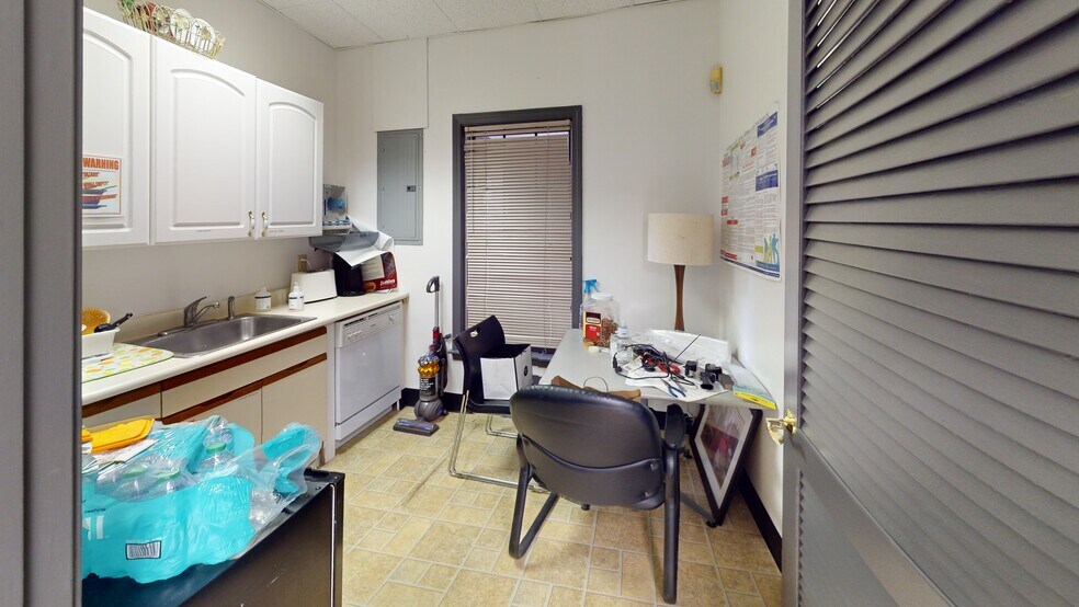 More Photos Of 875 Greenland Rd, Portsmouth Medical For Sale