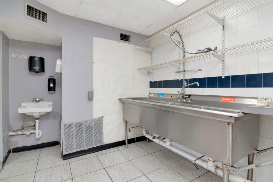 More Photos Of 308 E Waters Ave, Tampa Restaurant For Sale