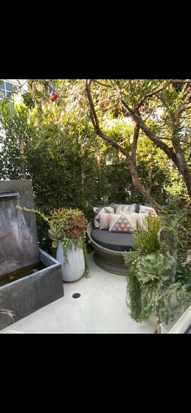 More Photos Of 1150 Yale St, Santa Monica Storefront Retail Office For Lease