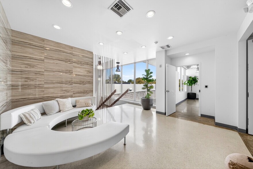 More Photos Of 7630 Biscayne Blvd, Miami Office For Lease