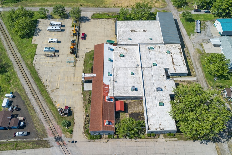 More Photos Of 1017 E 7th St N, Newton Office For Sale