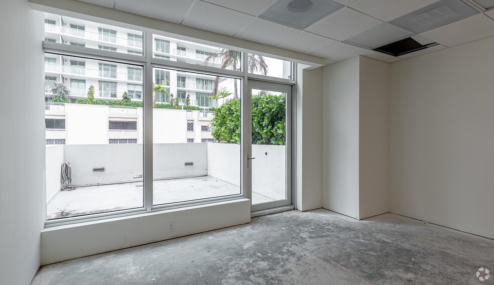 More Photos Of 323 Sunny Isles Blvd, Sunny Isles Beach Office For Lease